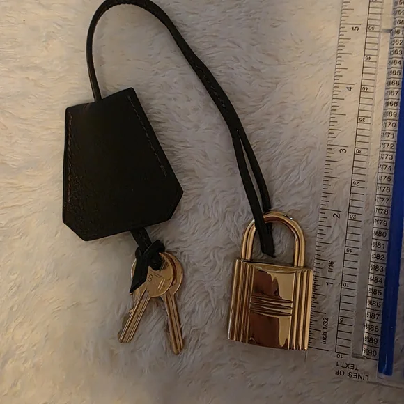 Hermès Authentic Gold Padlock & Key Set with Black Leather Clochette – Lock #8 - Picture 4 of 5